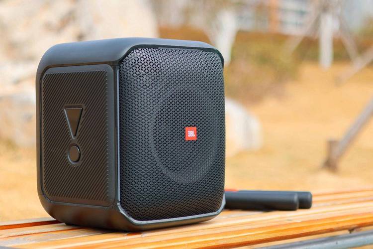 不只是音响，还是移动练歌房 JBL PartyBox Encore 深度体验评测